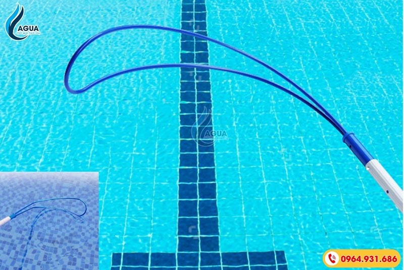 Móc cứu hộ hồ bơi